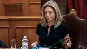 Εκτιμώ τον Φαραντούρη, αλλά ενεργοί πολιτικοί δεν μπορούν να ενταχθούν στο νέο κόμμα, λέει η Καρυστιανού