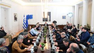 Μητσοτάκης μετά τη συνάντηση με αγρότες: Τέλος στον ειδικό φόρο στο πετρέλαιο, θα έχουν το φθηνότερο ρεύμα στην ΕΕ