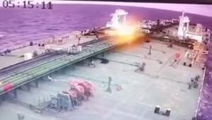 Η στιγμή που drone χτυπά το ελληνόκτητο δεξαμενόπλοιο Delta Harmony (video)