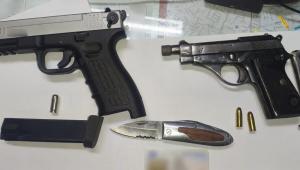 Παλαιό Φάληρο: Χειροπέδες σε 56χρονο που είχε όπλα, γεμιστήρες και σουγιά στο αυτοκίνητό του