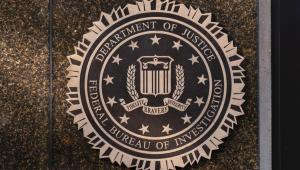 FBI: Ερευνά το σπίτι δημοσιογράφου που κάλυψε τις απολύσεις ομοσπονδιακών υπαλλήλων από την κυβέρνηση Τραμπ