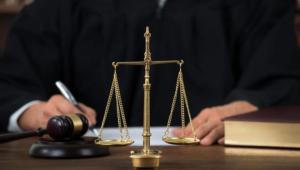 Αναβλήθηκε ξανά η δίκη με κατηγορούμενους γιατρό και φυσικοθεραπευτή που κατηγορούνται για θανάτους ασθενών με σκλήρυνση κατά πλάκας