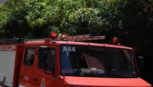 Συναγερμός στο κέντρο της Αθήνας: Άνδρας απειλεί να πέσει από την ταράτσα του κτιρίου της πολεοδομίας στην Ομόνοια