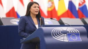 Λατινοπούλου: Ζήτησε από το Ευρωκοινοβούλιο την άρση της ασυλίας της – «Έχει κατατεθεί αγωγή από πολιτικούς αντιπάλους»