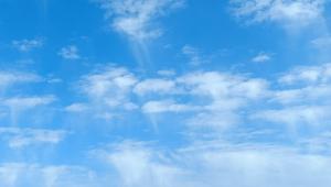 Τι είναι τα παράξενα σύννεφα virga που εμφανίστηκαν στον ουρανό της Αττικής