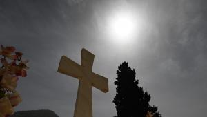 Άγιοι Ανάργυροι: Άρπαξε οστά από οικογενειακό τάφο και ζήτησε «λύτρα» από τη σύζυγο του νεκρού