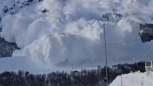 Βίντεο: Τεράστια χιονοστιβάδα «σαρώνει» χιονοδρομικό στο ψηλότερο βουνό της Ευρώπης - Σε πανικό οι επισκέπτες (ΒΙΝΤΕΟ)