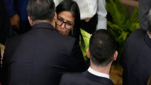 Η Ροδρίγκες απέπεμψε από την κυβέρνηση στενό συνεργάτη του Μαδούρο