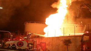 Μεγάλη φωτιά στα Καζάνια Περάματος απείλησε εγκαταστάσεις υγρών καυσίμων - «Θα είχαμε ολοκαύτωμα» λέει ο δήμαρχος