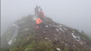 Ινδονησία: Εντοπίστηκε μία σορός μετά τη συντριβή του αεροσκάφους με 10 επιβαίνοντες