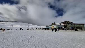 Άνοιξαν για το κοινό τα χιονοδρομικά κέντρα της Βόρειας Ελλάδας – Αυξημένη κίνηση