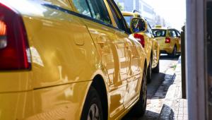 Άγρια επίθεση σε οδηγό ταξί στο Αιγάλεω: Τον μαχαίρωσαν και του πήραν το όχημα