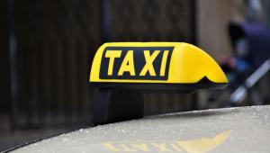 Ταξί παρέσυρε και τραυμάτισε πεζό στην Πανεπιστημίου - Σε σοβαρή κατάσταση στο νοσοκομείο ο τραυματίας