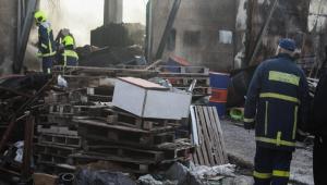 Έσβησε η φωτιά στο εργοστάσιο στο Μενίδι - Προκλήθηκαν μεγάλες ζημιές