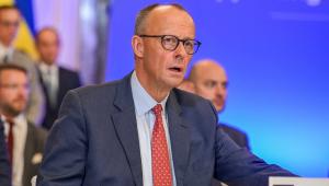 Μερτς: «Δεν θέλουμε εμπορικό πόλεμο με τις ΗΠΑ, αλλά θα υπερασπιστούμε τα συμφέροντα μας»