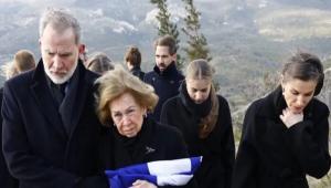 Κηδεία πριγκίπισσας Ειρήνης: Συντετριμμένη η βασίλισσα Σοφία μετά την ταφή στο Τατόι – Φωτογραφίες