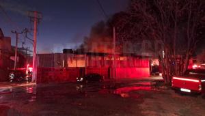 Μενίδι: Συνελήφθη ένας άνδρας για τη φωτιά που έκανε «στάχτη» εργοστάσιο πλαστικών – Έκαψε καλώδια για να πάρει τον χαλκό