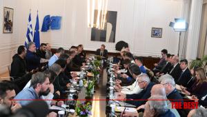 Ολοκληρώθηκε η συνάντηση του Μητσοτάκη με αγρότες - "Δεν είμαστε ικανοποιήμενοι" λένε οι αγρότες