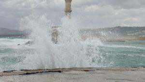 «Καμπανάκι» ΕΜΥ για θυελλώδεις ανέμους: Τα νησιά και οι περιοχές που απειλούνται