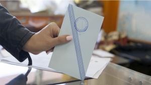 Opinion Poll: Στο 30,2% η ΝΔ στην εκτίμηση ψήφου -Από πού παίρνει ψήφους η Καρυστιανού, χαμηλές πτήσεις για Τσίπρα, Σαμαρά