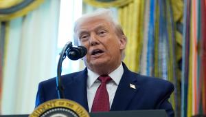 Ο Τραμπ έχει έτοιμους νέους δασμούς αν το Ανώτατο Δικαστήριο κηρύξει παράνομους τους υφιστάμενους