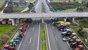 Μπλόκα: Αποχωρούν τα τρακτέρ από τον E-65 την Παρασκευή – «Ο αγώνας θα συνεχιστεί» – Εξετάζεται συλλαλητήριο στην Αθήνα