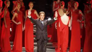 Βαλεντίνο: Σε λαϊκό προσκύνημα η σορός του θρυλικού σχεδιαστή μόδας