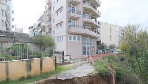 Κακοκαιρία: Εκκενώθηκαν τρία σπίτια στον Άγιο Δημήτριο - Συναγερμός για το ρέμα της Πικροδάφνης που φούσξωσε