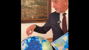 Τσεχία: Viral ο Μπάμπις - Aγόρασε υδρόγειο για να δει που βρίσκεται η... Γροιλανδία