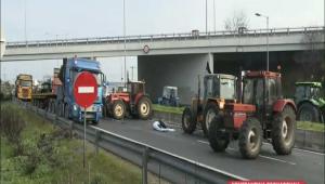 Αποχωρούν από το μπλόκο της Νίκαιας οι αγρότες της Θεσσαλίας