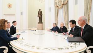 Σε εξέλιξη οι συνομιλίες Ουκρανίας-Ρωσίας-ΗΠΑ στο Άμπου Ντάμπι: Το μήνυμα του Ζελένσκι και το «αγκάθι» του Ντονμπάς