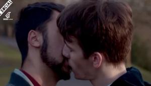 «Time for Love» το μικρού μήκους φιλμ του BBC για την ομοφοβία έγινε viral αλλά προκαλεί και αντιδράσεις