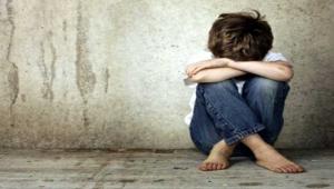 Î¦ÏÎ¯ÎºÎ·: Î“Î¿Î½ÎµÎ¯Ï‚ ÎºÎ±ÎºÎ¿Ï€Î¿Î¯Î·ÏƒÎ±Î½ ÏƒÎµÎ¾Î¿Ï…Î±Î»Î¹ÎºÎ¬ Ï„Î¿Î½ Î³Î¹Î¿ Ï„Î¿Ï…Ï‚ Î³Î¹Î± Î½Î±... Î¼Î·Î½ Î³Î¯Î½ÎµÎ¹ Î¿Î¼Î¿Ï†Ï…Î»ÏŒÏ†Î¹Î»Î¿Ï‚!