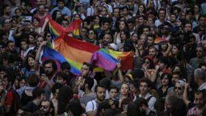 Î¤Î¿Ï…ÏÎºÎ¯Î±: Î•Î³Î¹Î½Îµ Ï„Î¿ gay pride Ï€Î±ÏÎ¬ Ï„Î·Î½ Î±Ï€Î±Î³ÏŒÏÎµÏ…ÏƒÎ·