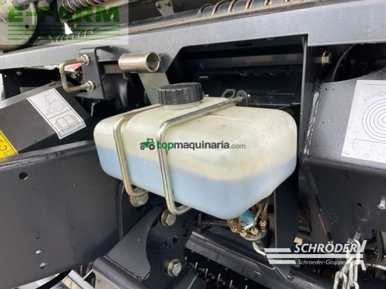 Empacadora gigant - New Holland - roll-belt 180 cropcutter