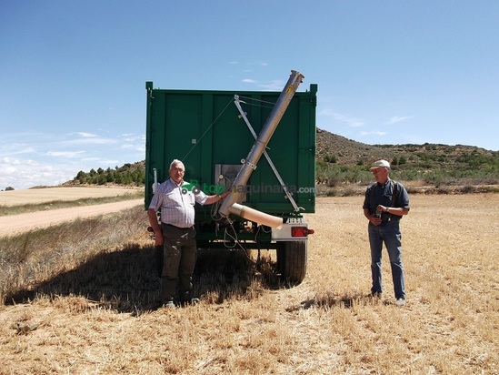 Sinfín hidráulico y plegable para remolque agricola