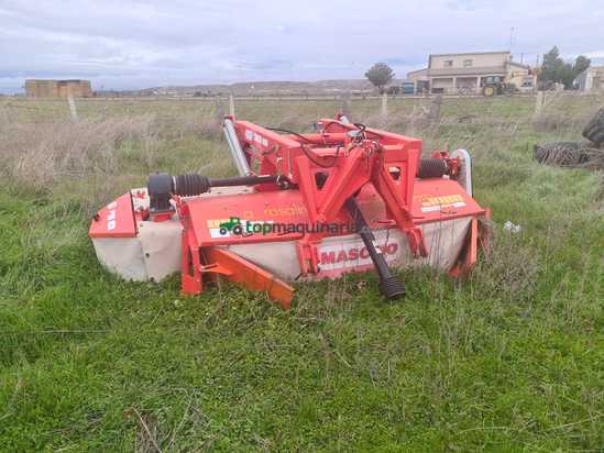 Equipo de siega;  Segadora frontal Maschio y trasera Krone 