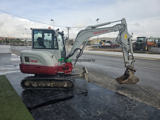 Excavadora - Takeuchi  TB 240