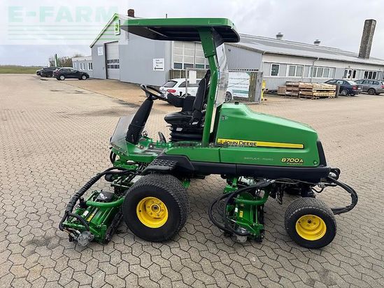 Cosechadora de Cereal - John Deere - 8700