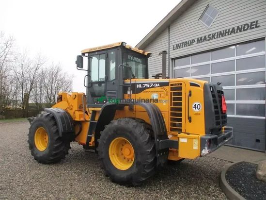 Minicargadora - Hyundai - 757-9a med 620/75r26 traktor hjul montering på