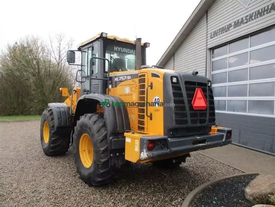 Minicargadora - Hyundai - 757-9a med 620/75r26 traktor hjul montering på