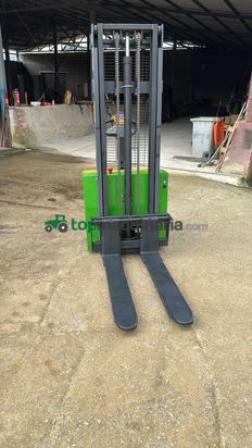 APILADOR ELÉCTRICO 2.000 KG – ELEVACIÓN 3 METROS