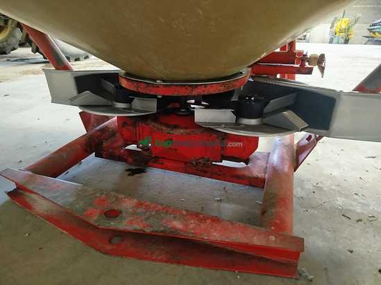 Abonadora de doble plato Aguirre en perfecto estado. 