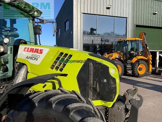 Tractor agrícola - Claas - 650 arion tractor (st25367)