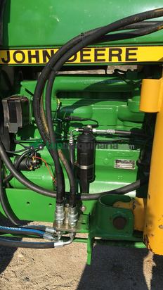 Tractor agrícola - John Deere - 3140 con pala.