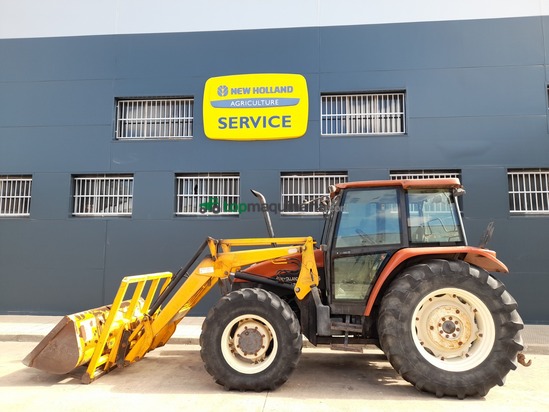 Tractor agrícola - New Holland - L95 con pala Tenias