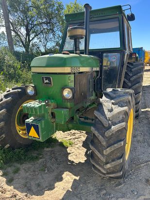 Tractor agrícola - John Deere - 2650 y Remolque 7000 kgs
