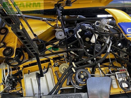 Cosechadora de Cereal - New Holland - cr 8.90