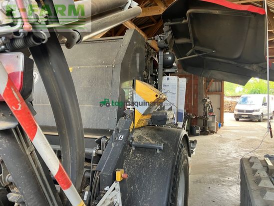 Empacadora gigant - Massey Ferguson - 3130F RB