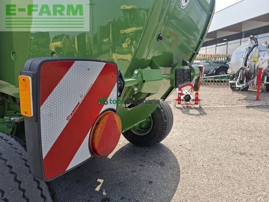 Empacadora gigant - Krone - comprima v 180 xc